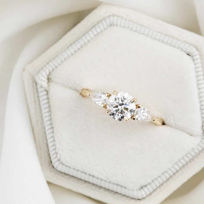 Rings Envero Jewelry Olivia Ring Round Brilliant Cut Diamond